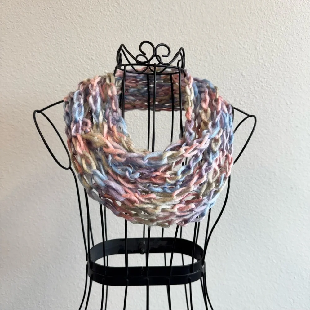 Chic Multicolor Knit Chain Scarf